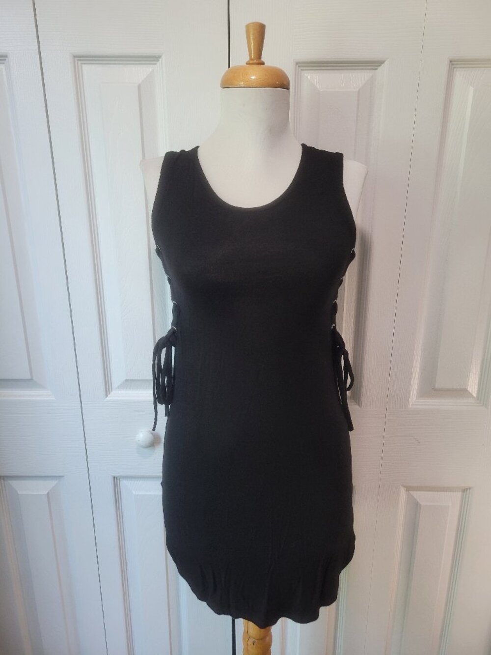 JASMINE SPORTSWEAR Black Lace-Up Side Sleeveless Tunic Tank Top sz M EUC Goth